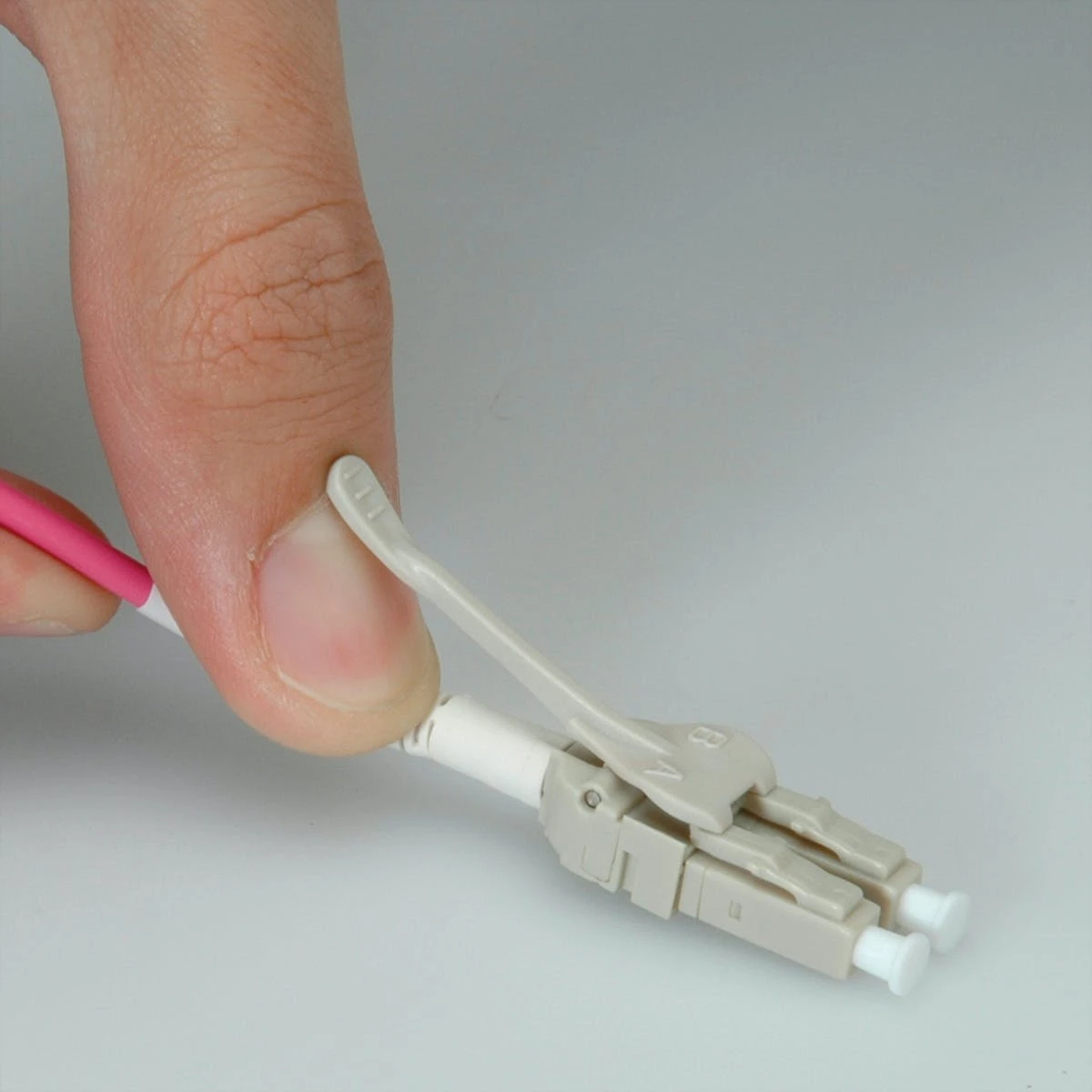 ROLINE LWL-Kabel 50/125µm OM4, LC/LC, Low-Loss-Stecker, Violett, 1 M 8 ROLINE LWL-Kabel 50/125µm OM4, LC/LC, Low-Loss-Stecker, Violett, 1 M – Bild 6